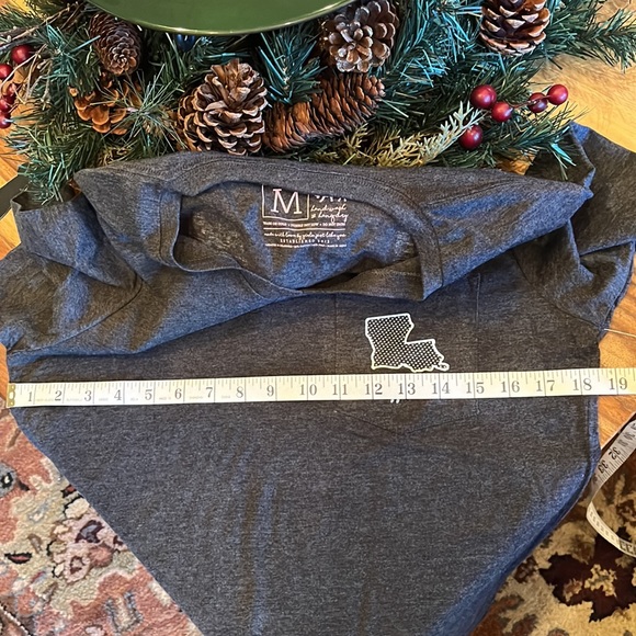 NWT Calamity Jane’s Apparel Louisiana Charcoal Gray SS Tee, Sz M - Picture 12 of 13